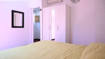 2 bedrooms, bed sheets