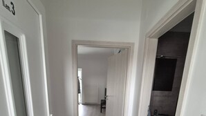 Interior - WorkStay Apartment – Modern Comfort with Private Parking, Near City Amenities (Kecskemét)