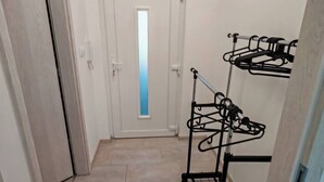 Interior - WorkStay Apartment – Modern Comfort with Private Parking, Near City Amenities (Kecskemét)