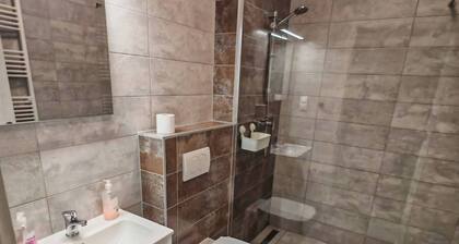 WorkStay Apartment – Modern Comfort with Private Parking, Near City Amenities