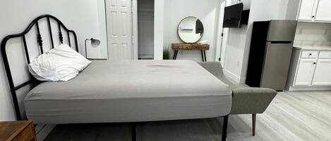 1 chambre, bureau, fer et planche à repasser, Wi-Fi gratuit