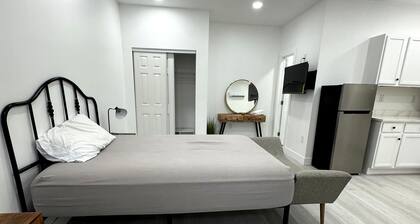 Clean, Modern, and Centrally Located Guesthouse in Port St. Lucie