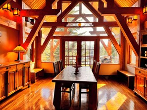 Dining - Exquisite and Enchanting Escape On Secluded Lake In Sagle! 4 bedrooms, WiFi (Sagle)