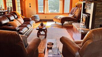 Smart TV, fireplace, DVD player, books