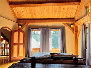4 bedrooms, desk, iron/ironing board, free WiFi