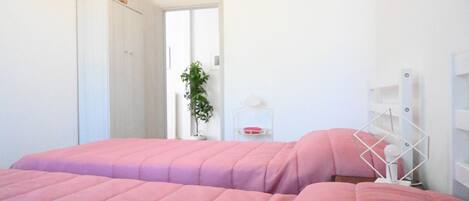 1 bedroom, bed sheets