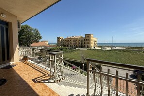 Property grounds - PP07 – Porto Potenza, Three-Room Apartment with Sea View and Air Conditioning (Porto Potenza Picena)