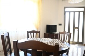 Dining - PP06 - Porto Potenza, comfortable three-room apartment a few steps from the sea (Porto Potenza Picena)