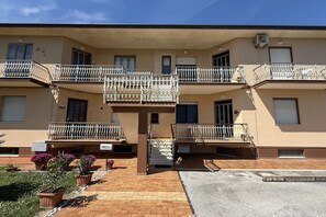 Exterior - PP06 - Porto Potenza, comfortable three-room apartment a few steps from the sea (Porto Potenza Picena)