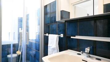 Dusche, Bidet, Handtücher