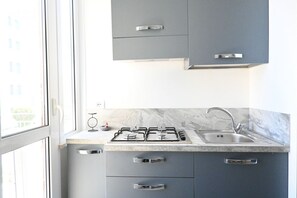 Fridge, cookware/dishes/utensils - F009 - Fano, new apartment very close to the sea (Marotta)