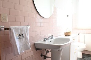 Dusche, Bidet, Handtücher