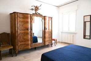 3 bedrooms, bed sheets