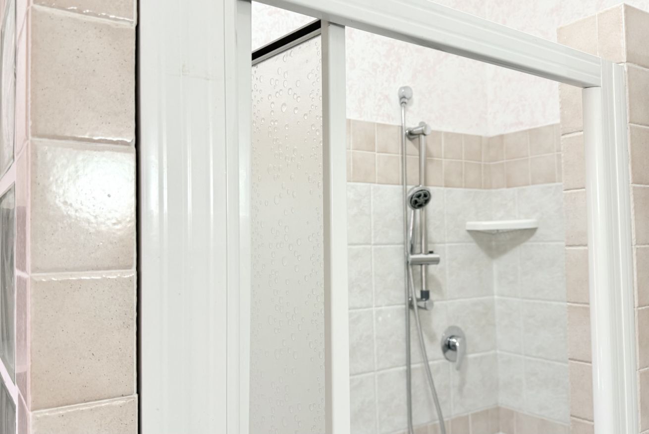 Shower, bidet, towels