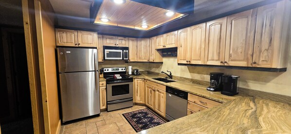 Micro-ondes, four, plaque de cuisson, lave-vaisselle