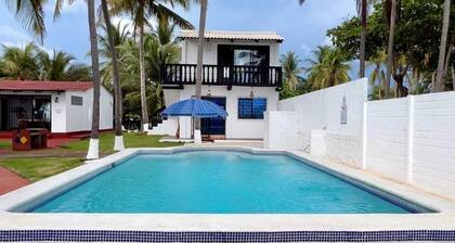 The Lux Beach Front Villa 4-bedroom with WiFi, AC in superb San Luis Talpa