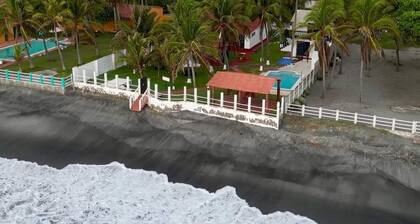 The Lux Beach Front Villa 4-bedroom with WiFi, AC in superb San Luis Talpa