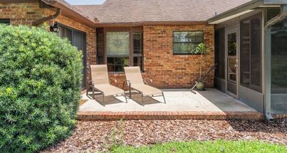 The Brickstone Home- Large backyard, games, 5 minutes from Brownwood!