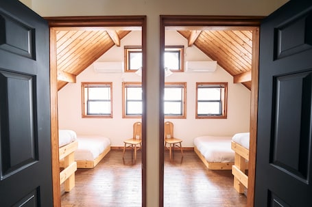 7 bedrooms, iron/ironing board, WiFi, bed sheets