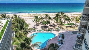 A resort with a pool, beach, and ocean view. - Charming 1-bedroom condo in delightful Pompano Beach with WiFi, AC (Pompano Beach)