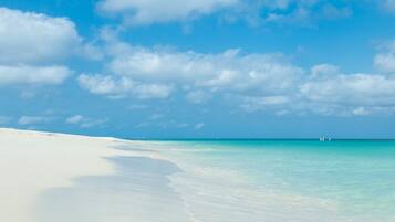 Beach nearby, sun loungers, beach towels