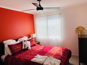 2 bedrooms, iron/ironing board, WiFi, bed sheets
