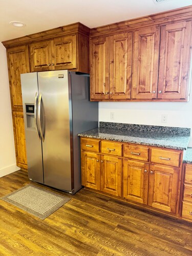 Spacious 4-bedroom apartment in charming Tropic with WiFi, AC