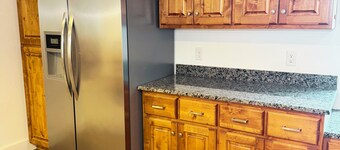 Spacious 4-bedroom apartment in charming Tropic with WiFi, AC