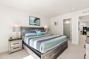 3 habitaciones, tabla de planchar con plancha y cuna de viaje