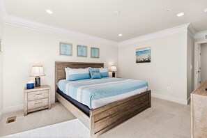 3 habitaciones, tabla de planchar con plancha y cuna de viaje 