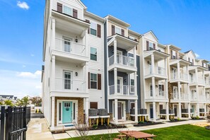 Exterior - Pool,Beach5mins,Pets,10%Disc.,Linens,King Beds,Air Hockey, Beach Supplies (Ocean City)