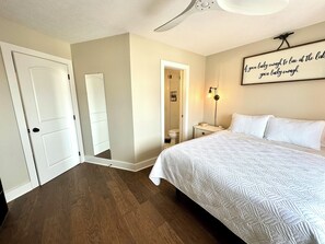 2 bedrooms, iron/ironing board, free WiFi, bed sheets - Relaxing 2-bed, 2 bath. River view with dock. Walk to Jet express! (Port Clinton)