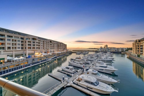 Sub-Penthouse Glenelg Waterfront | By Host Solutions