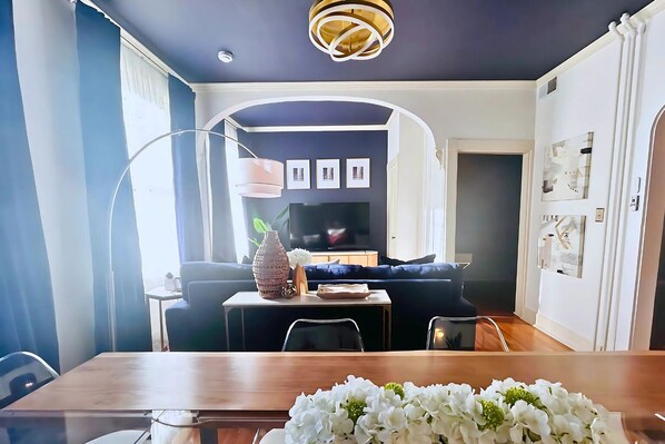 Smart TV, books, music library, stereo - 5BR Hollywood-Glam-Themed Historic Home + Sauna, Sleeps 12 (Lancaster)