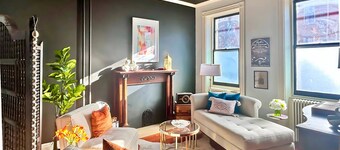 Star-Inspired 5BR Manor | Sauna, Karaoke – Sleeps 12
