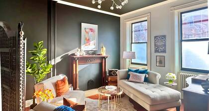 Star-Inspired 5BR Manor | Sauna, Karaoke – Sleeps 12
