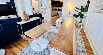 Star-Inspired 5BR Manor | Sauna, Karaoke – Sleeps 12