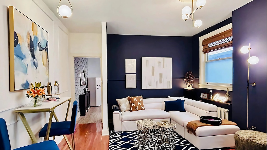 Star-inspired 5br Manor | Sauna, Karaoke Sleeps 12 - Lancaster, PA