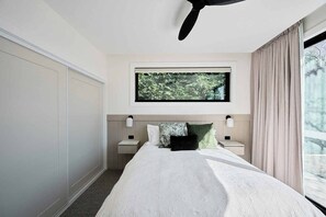2 室のベッドルーム、アイロン / アイロン台、WiFi、ベッドシーツ