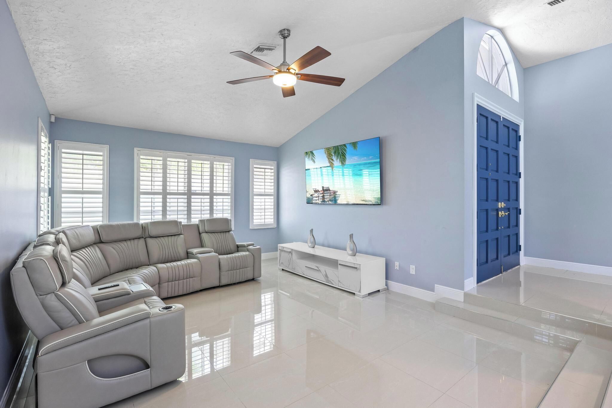 Stylish 4-bedroom Private House In Wellington Fl, Come Enjoy Some Poolside Fun! - Royal Palm Beach, FL
