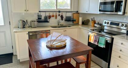 2 bdr Hilltop Suite 5 minutes from Downtown