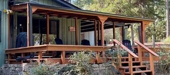 Toledo Bend Lake Record Lodge - waterfront, private boat dock and Pet-friendly!