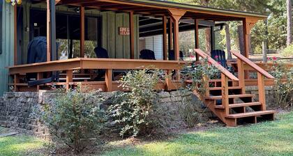 Toledo Bend Lake Record Lodge - waterfront, private boat dock and Pet-friendly!