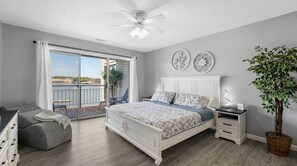 2 bedrooms, iron/ironing board, travel cot, free WiFi - Bridgepointe ~Lakefront Condo with Stunning Main Channel Views & Private Deck! (Osage Beach)