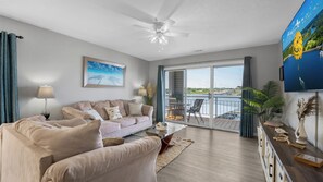 Smart TV, books - Bridgepointe ~Lakefront Condo with Stunning Main Channel Views & Private Deck! (Osage Beach)