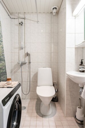 Sèche-cheveux, serviettes fournies