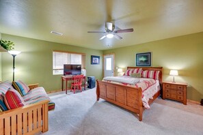 3 bedrooms, iron/ironing board, WiFi, bed sheets - Cozy 3-bedroom cabin in the majestic pines of Munds Park with WiFi, AC (Munds Park)