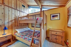 3 chambres, fer et planche à repasser, Wi-Fi, draps fournis