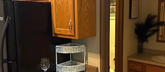 3 Bedroom Modern Luxe Condo Stevens Point with WiFi, AC