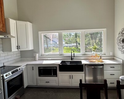 Beautiful new 3 bed/ 3.5 bath home minutes from VT and downtown Blacksburg.